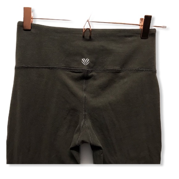 Forever 21 | Olive Active Leggings Cropped Cut Out - Picture 5 of 8